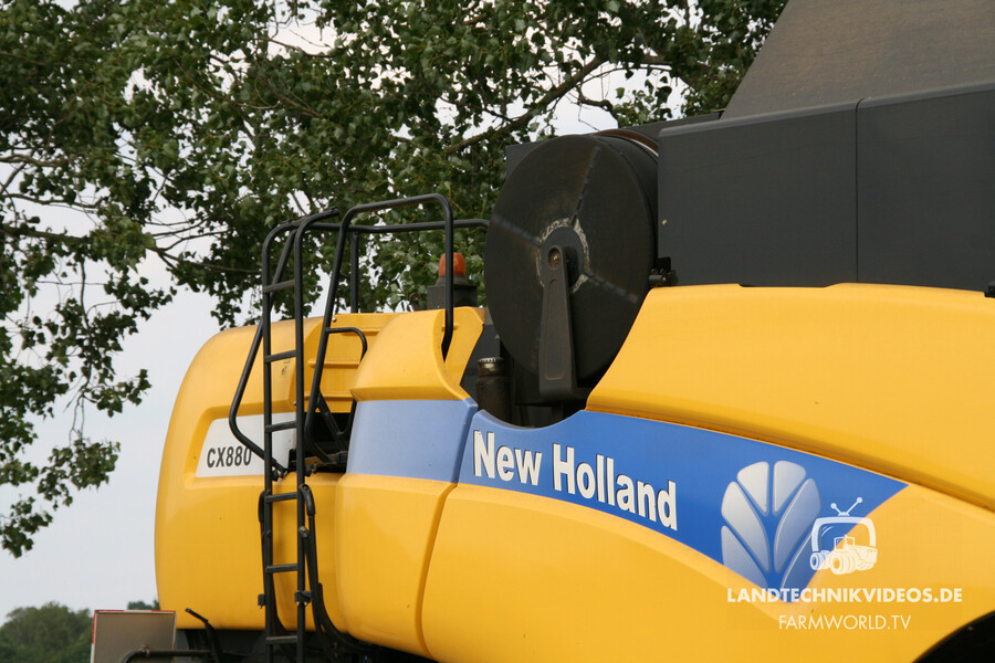 New Holland CX880_05.jpg